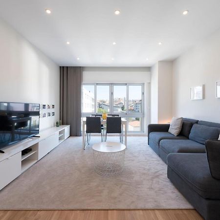 Lovelystay - Downtown Modern 2Br Flat With Free Parking Porto Kültér fotó
