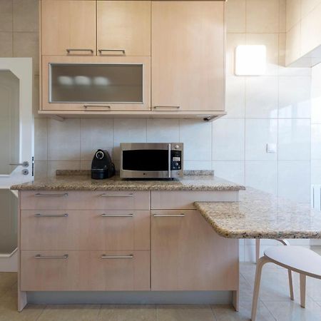 Lovelystay - Downtown Modern 2Br Flat With Free Parking Porto Kültér fotó