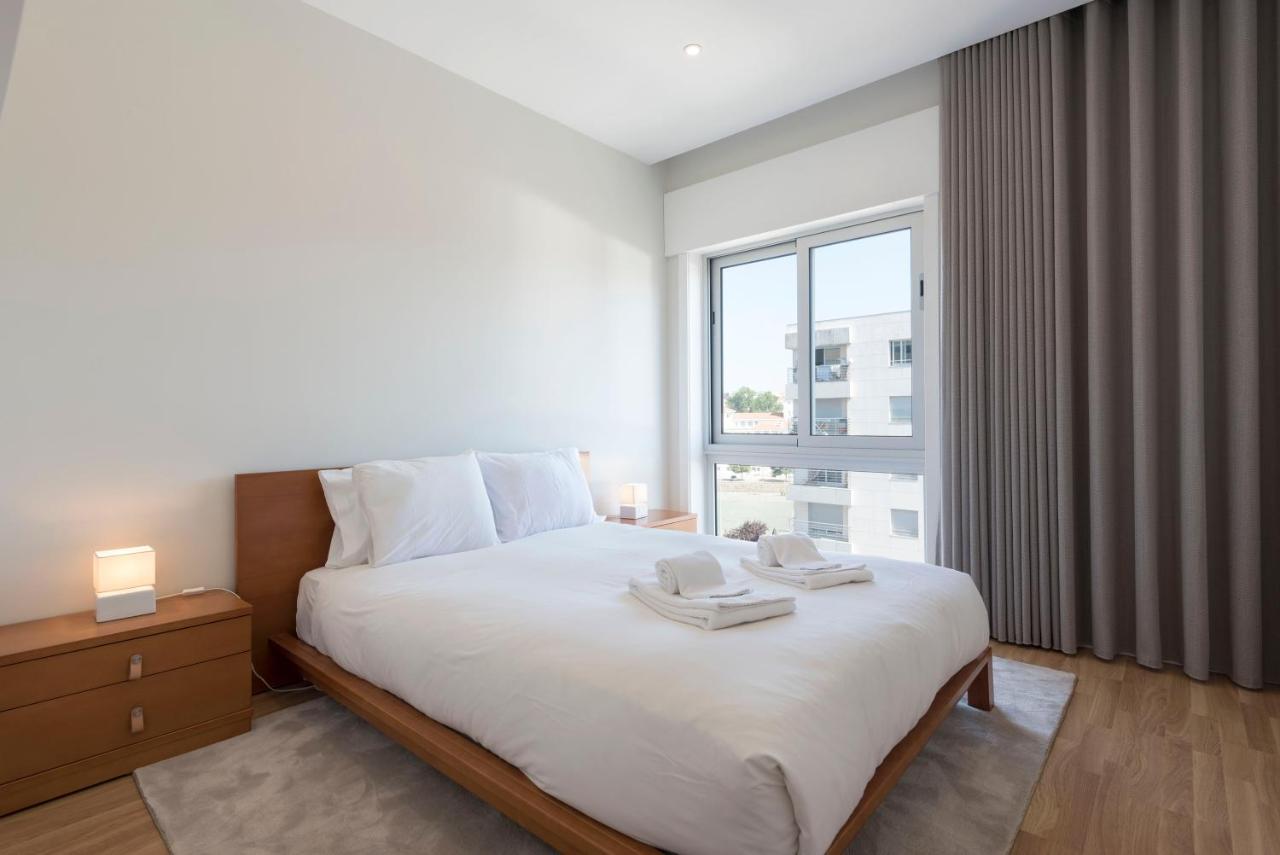 Lovelystay - Downtown Modern 2Br Flat With Free Parking Porto Kültér fotó