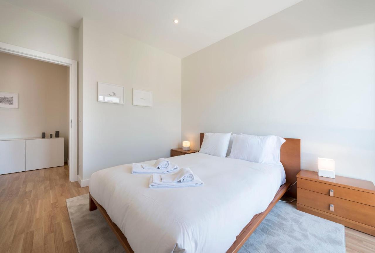 Lovelystay - Downtown Modern 2Br Flat With Free Parking Porto Kültér fotó