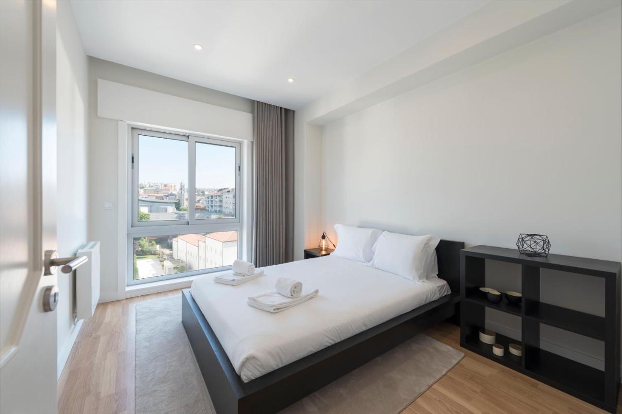 Lovelystay - Downtown Modern 2Br Flat With Free Parking Porto Kültér fotó