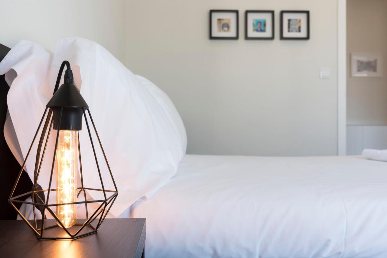 Lovelystay - Downtown Modern 2Br Flat With Free Parking Porto Kültér fotó
