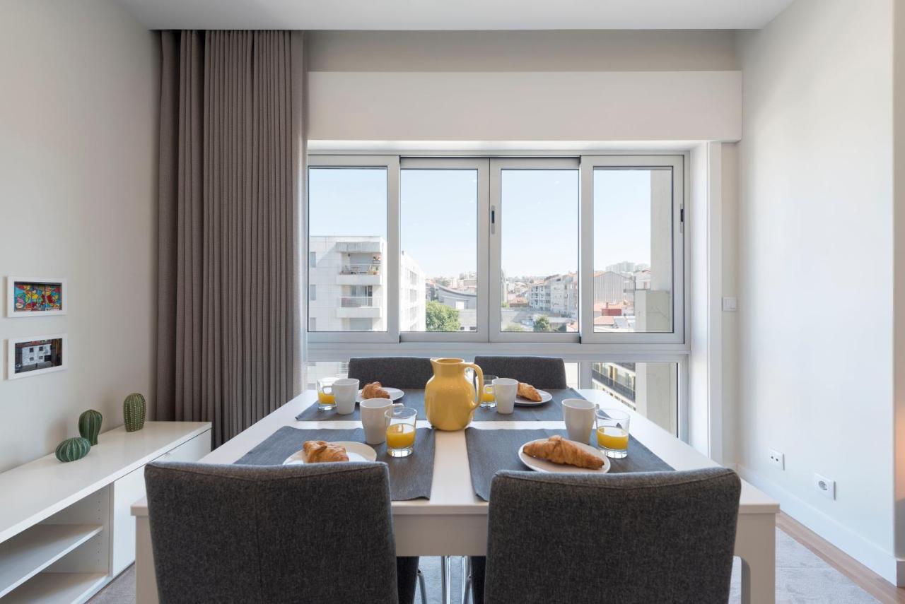 Lovelystay - Downtown Modern 2Br Flat With Free Parking Porto Kültér fotó