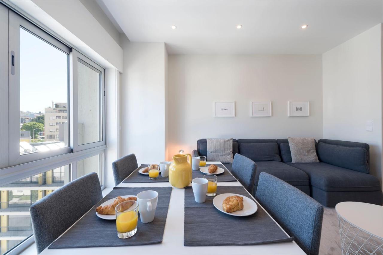 Lovelystay - Downtown Modern 2Br Flat With Free Parking Porto Kültér fotó