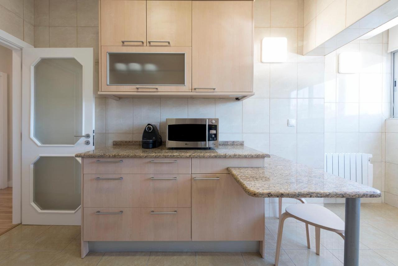 Lovelystay - Downtown Modern 2Br Flat With Free Parking Porto Kültér fotó