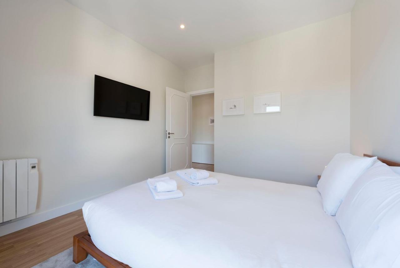 Lovelystay - Downtown Modern 2Br Flat With Free Parking Porto Kültér fotó