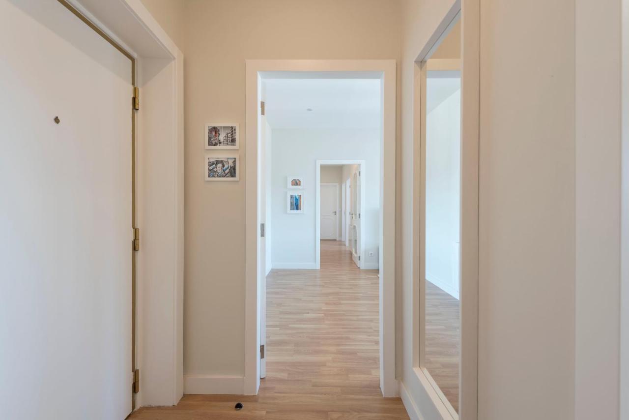 Lovelystay - Downtown Modern 2Br Flat With Free Parking Porto Kültér fotó