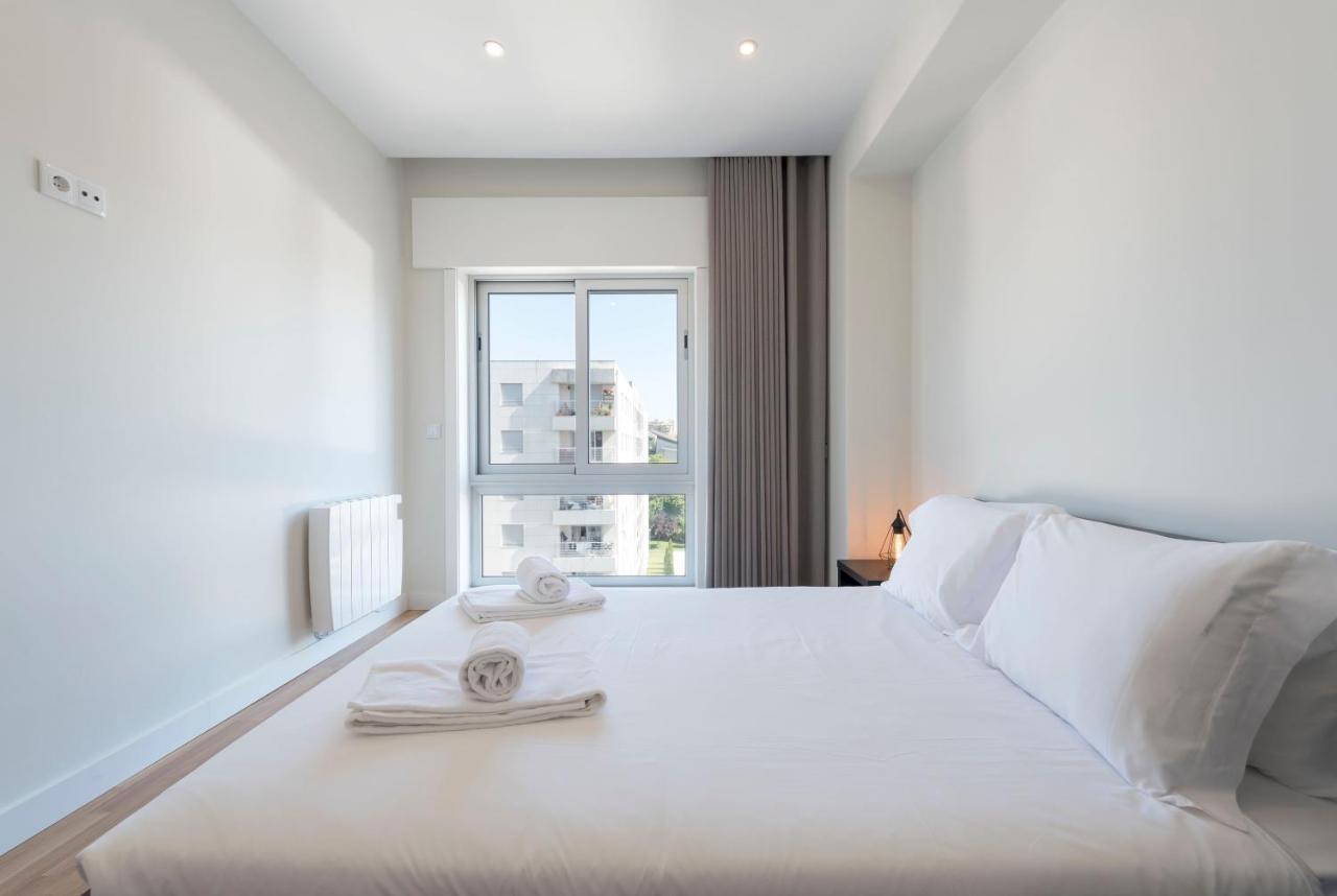 Lovelystay - Downtown Modern 2Br Flat With Free Parking Porto Kültér fotó