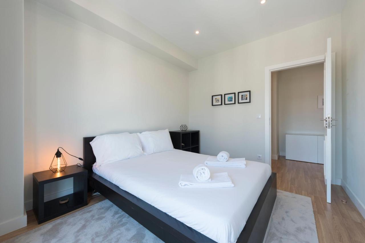 Lovelystay - Downtown Modern 2Br Flat With Free Parking Porto Kültér fotó